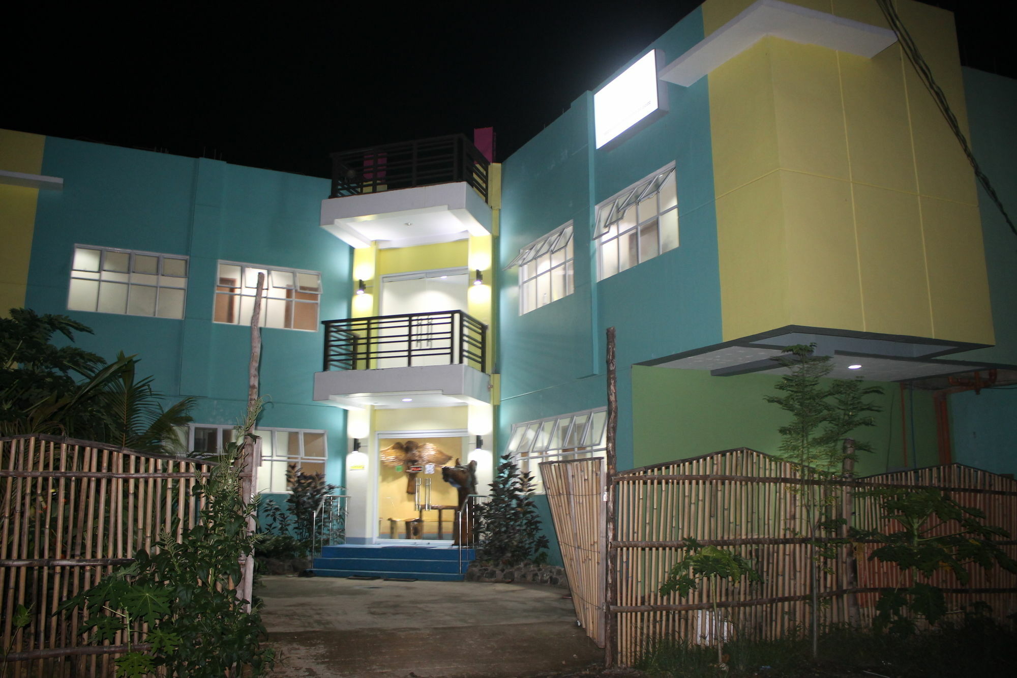 Ezy Stay Puerto Princesa Tiniguiban Exterior photo